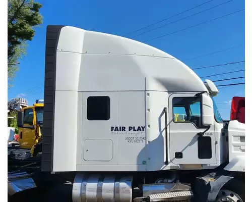 Mack Anthem Cab