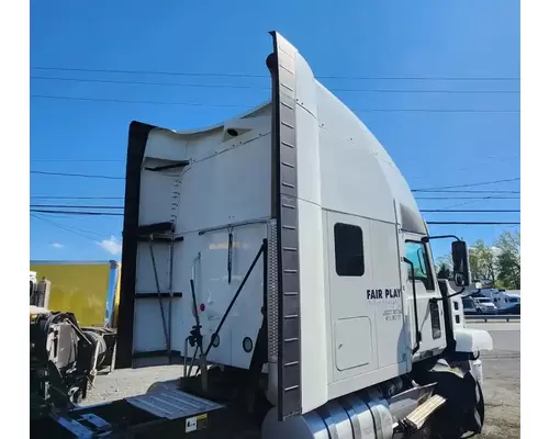 Mack Anthem Cab