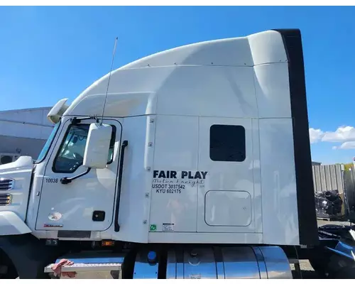 Mack Anthem Cab