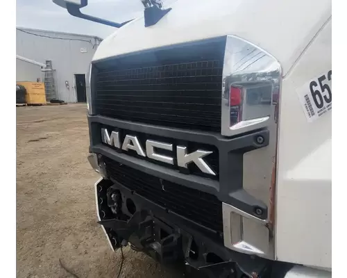 Grille Mack Anthem Complete Recycling Group LLC