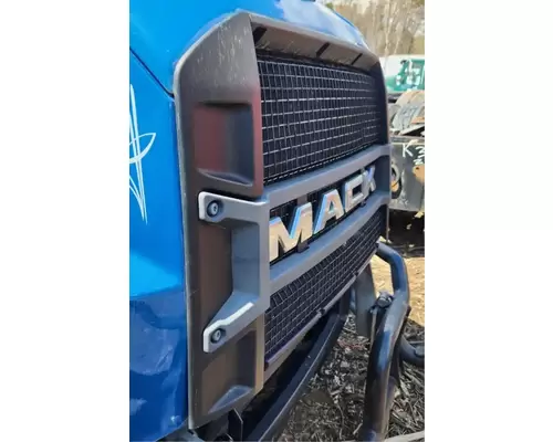 Grille Mack Anthem Complete Recycling Group LLC
