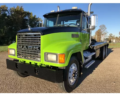 Mack CH 613 Complete Vehicle