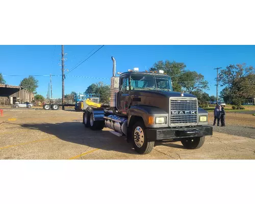 Mack CH 613 Complete Vehicle