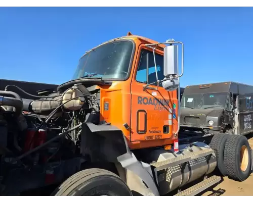 Mack CH612 Cab