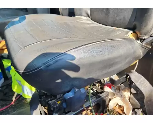 Mack CH612 Seat, Front
