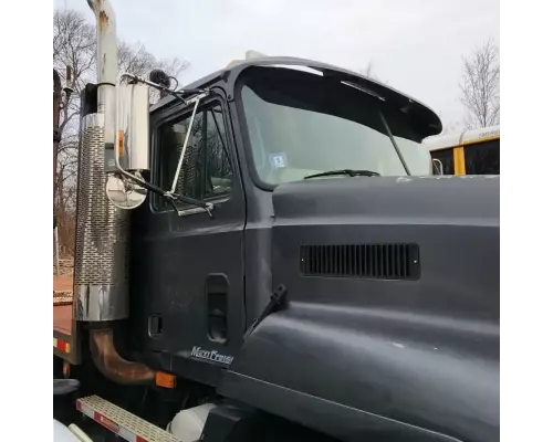 Mack CH613 Cab