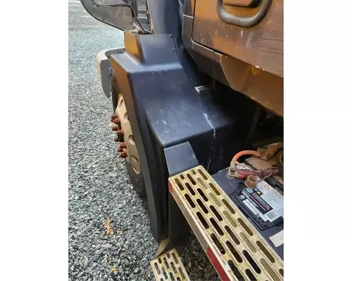 Mack CH613 Fender Extension