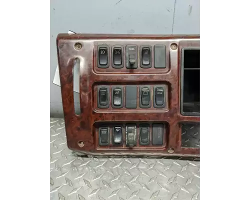 Mack CH613 Instrument Cluster