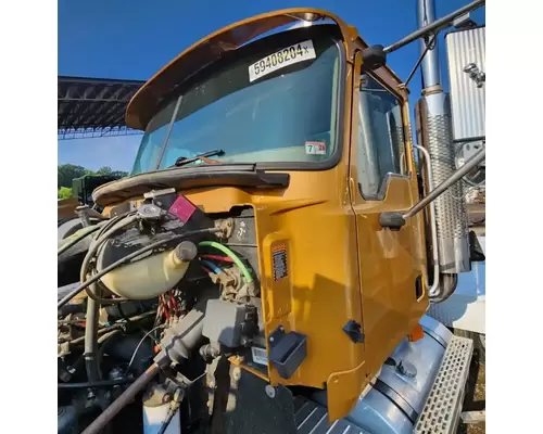 Mack CHN613 Cab