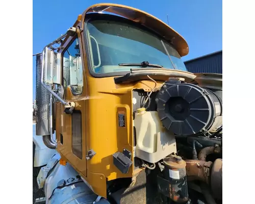 Mack CHN613 Cab