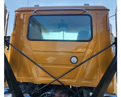 Mack CHN613 Cab