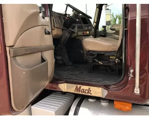Mack CHN613 Complete Vehicle