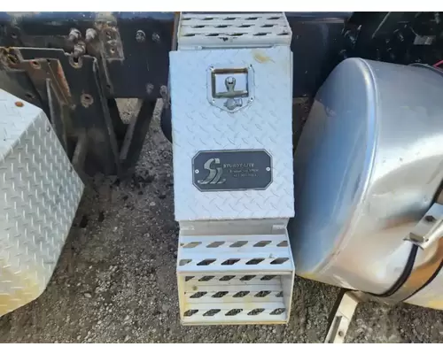 Mack CHN613 Tool Box