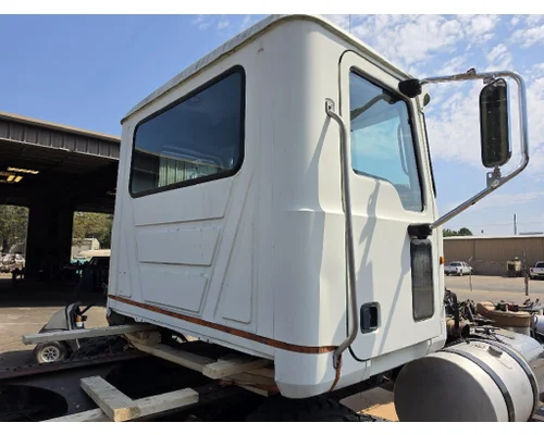 Mack CHU613 Cab