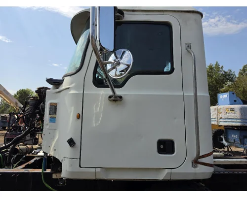 Mack CHU613 Cab