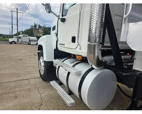 Mack CHU613 Complete Vehicle