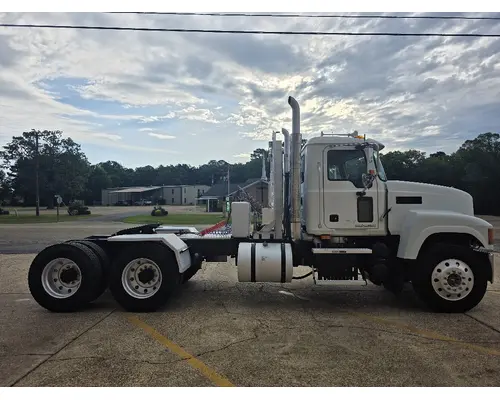 Mack CHU613 Complete Vehicle