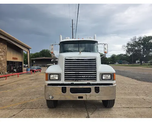 Mack CHU613 Complete Vehicle