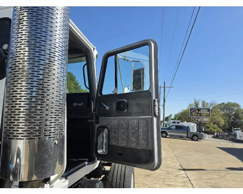 Mack CHU613 Complete Vehicle