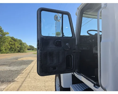 Mack CHU613 Complete Vehicle