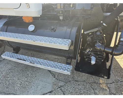 Mack CHU613 Complete Vehicle