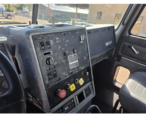 Mack CHU613 Complete Vehicle