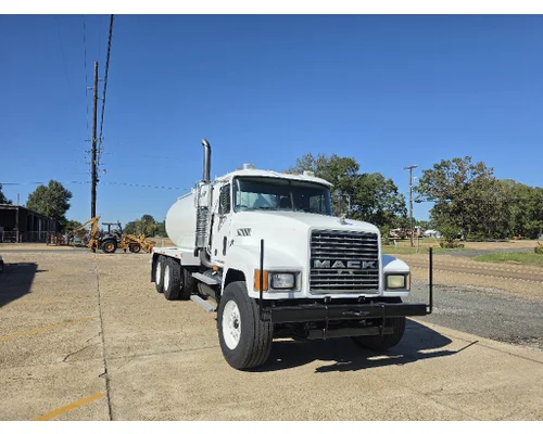 Mack CHU613 Complete Vehicle