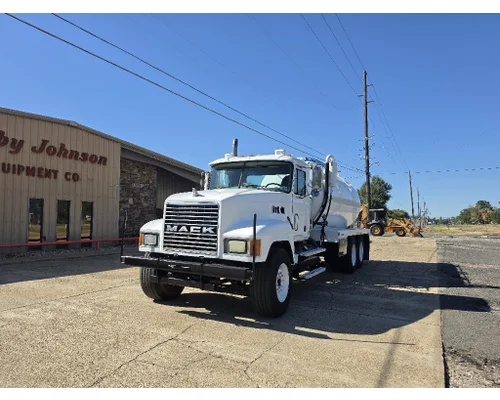 Mack CHU613 Complete Vehicle