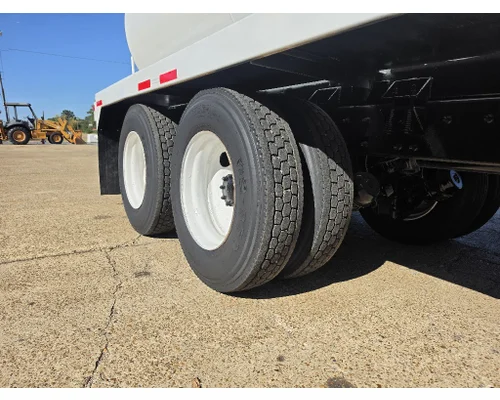 Mack CHU613 Complete Vehicle