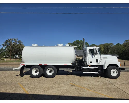 Mack CHU613 Complete Vehicle