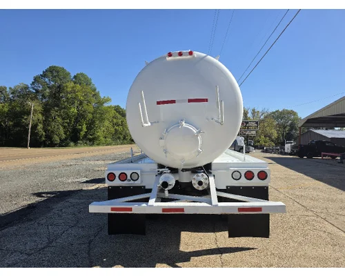 Mack CHU613 Complete Vehicle