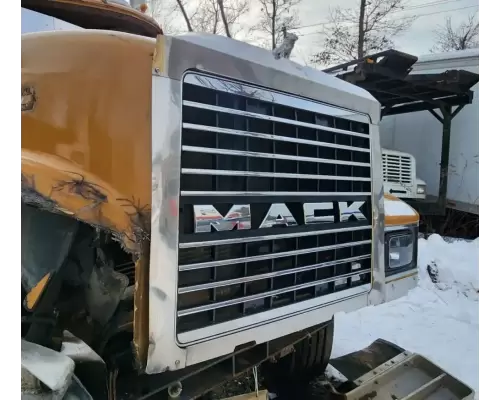 Mack CHU613 Grille