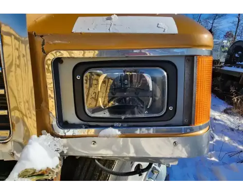 Mack CHU613 Headlamp Assembly