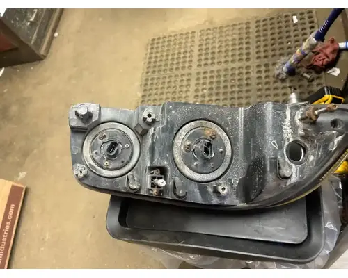 Mack CL613 Headlamp Assembly