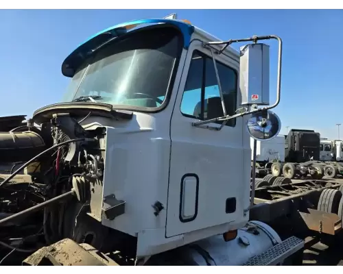 Mack CL713 Cab