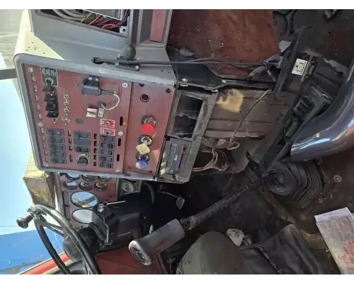 Mack CL713 Cab