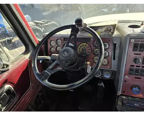 Mack CL713 Cab