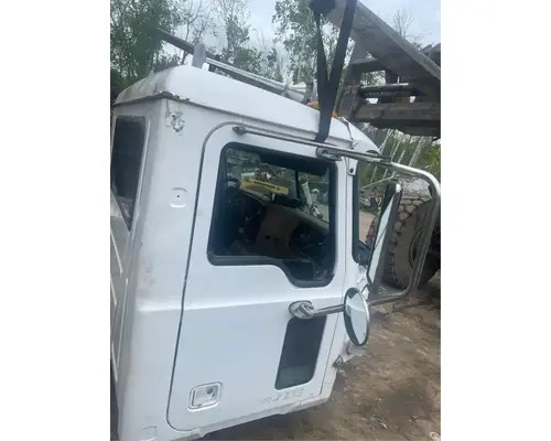 Mack CL733 Cab