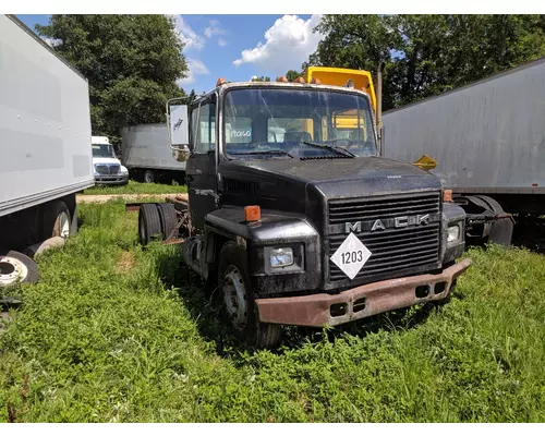 Mack CS250P Fender Extension