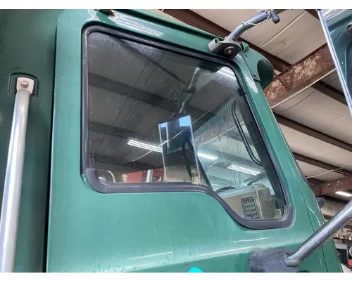 Mack CTP713 Windshield Glass