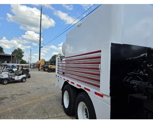 Mack CV700 SERIES Complete Vehicle