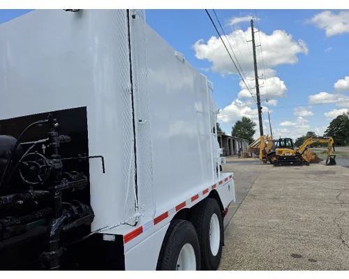 Mack CV700 SERIES Complete Vehicle