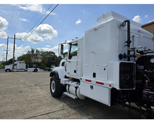 Mack CV700 SERIES Complete Vehicle