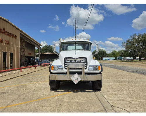 Mack CV700 SERIES Complete Vehicle