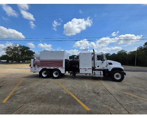 Mack CV700 SERIES Complete Vehicle