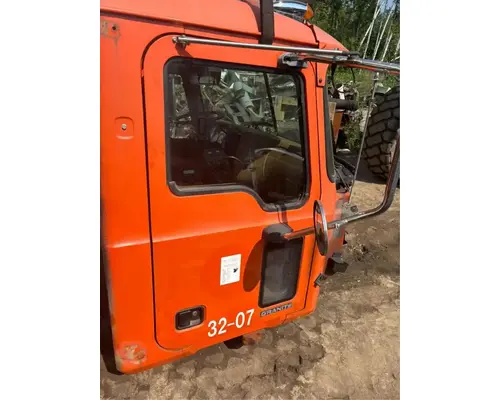 Mack CV713 Granite Cab