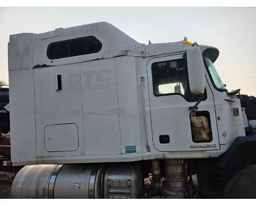Mack CX600/VISION SERIES Door Assembly, Front