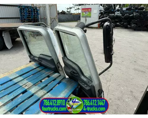 Mack CX613 VISION Door Assembly, Front