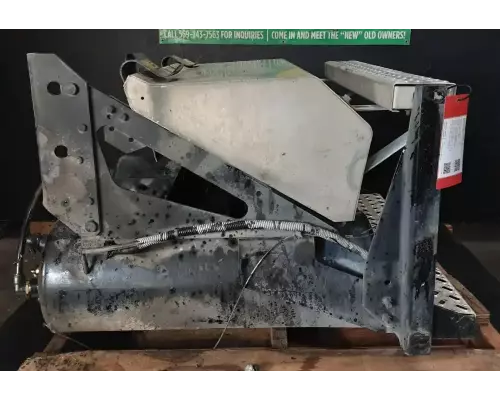 Mack CXU612 Battery Box