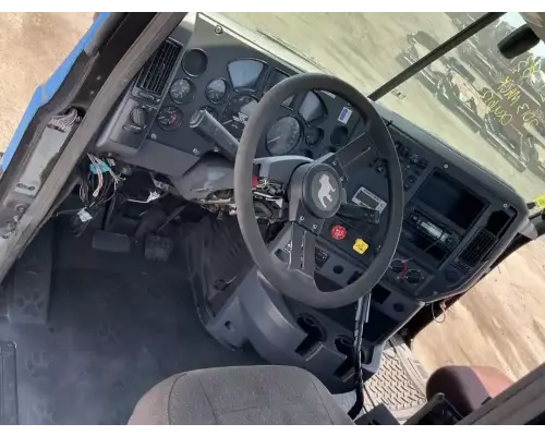 Mack CXU612 Cab
